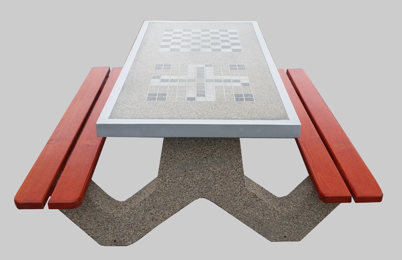 Stolik z dwoma planszami do gry